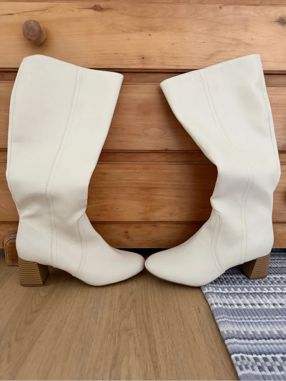 Knee-High Women's Boots in Cream New Without Tags